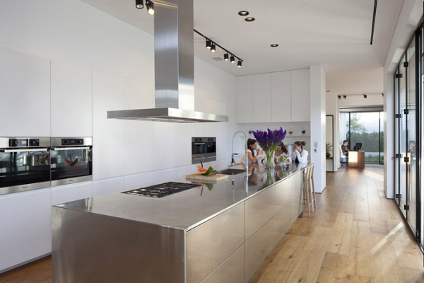 kitchen-with-stainless-steel-countertop
