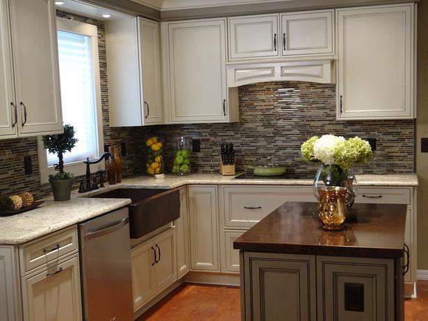 Discover the benefits of stainless steel countertops for your kitchen. Today we look at stainless steel kitchen countertops.