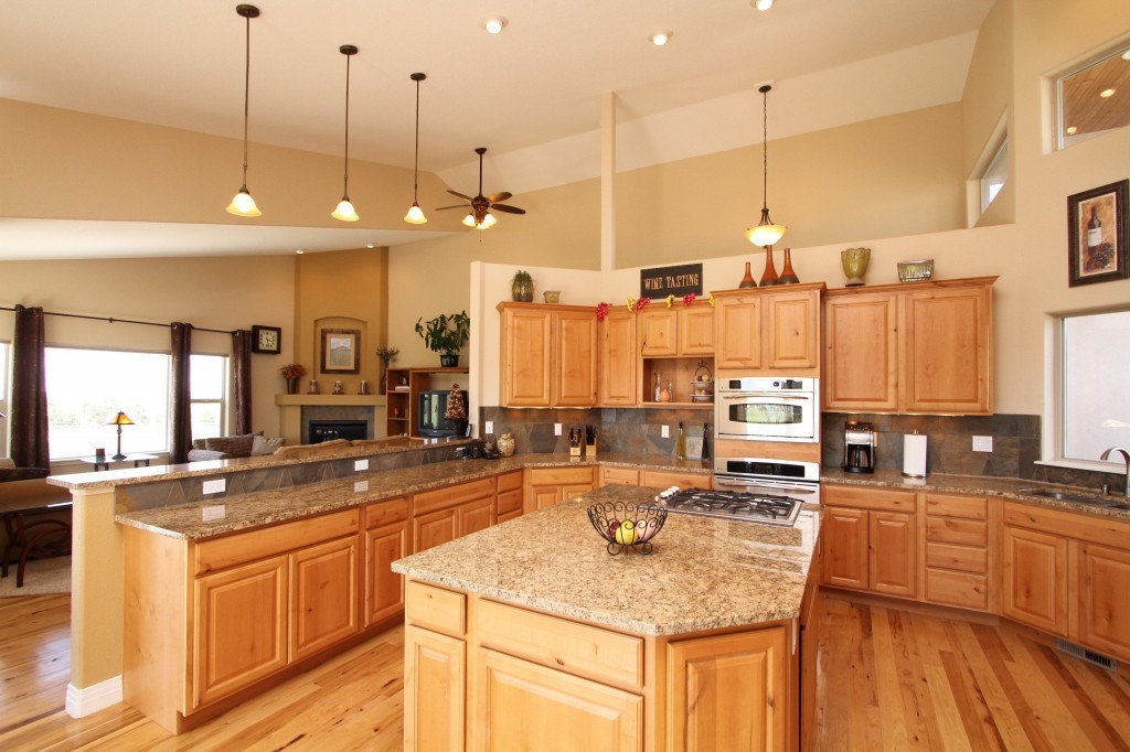 Knotty Hickory Kitchen Cabinets